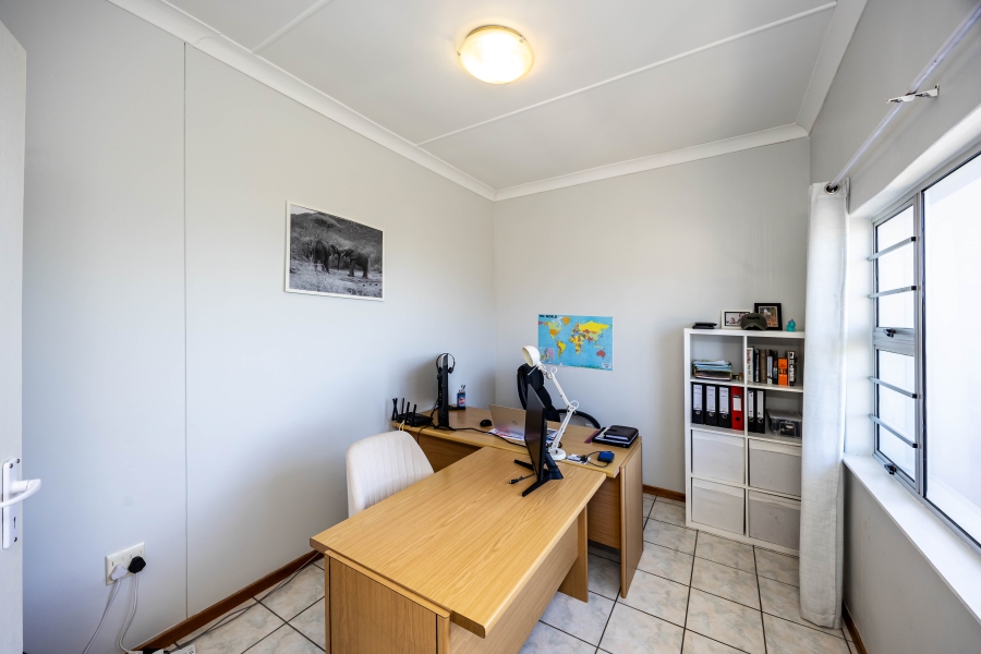 To Let 4 Bedroom Property for Rent in Kidds Beach Eastern Cape